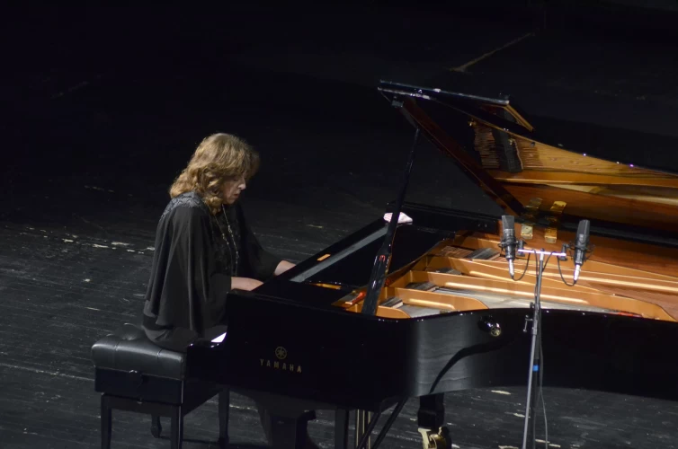 Елена Башкирова, пиано